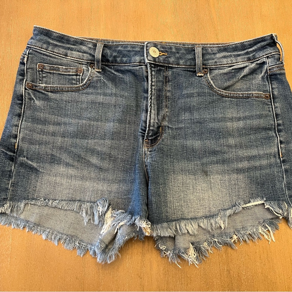 American Eagle Mid Rise Shorts Size 12